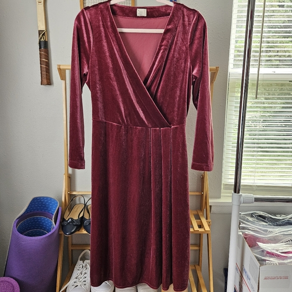 Cranberry red velvet dress medium - Picture 1 of 4